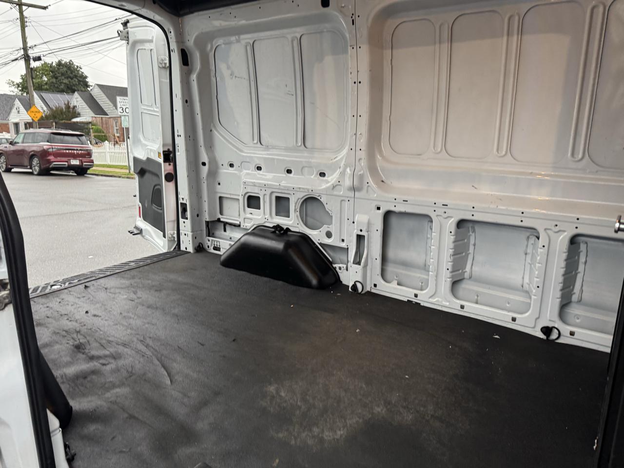 Ford Transit 250 Van Med. Roof w/Sliding Pass. 130-in. WB 2016
