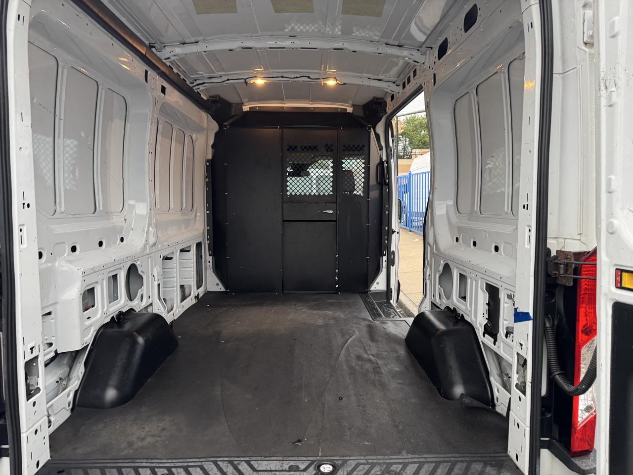 Ford Transit 250 Van Med. Roof w/Sliding Pass. 130-in. WB 2016