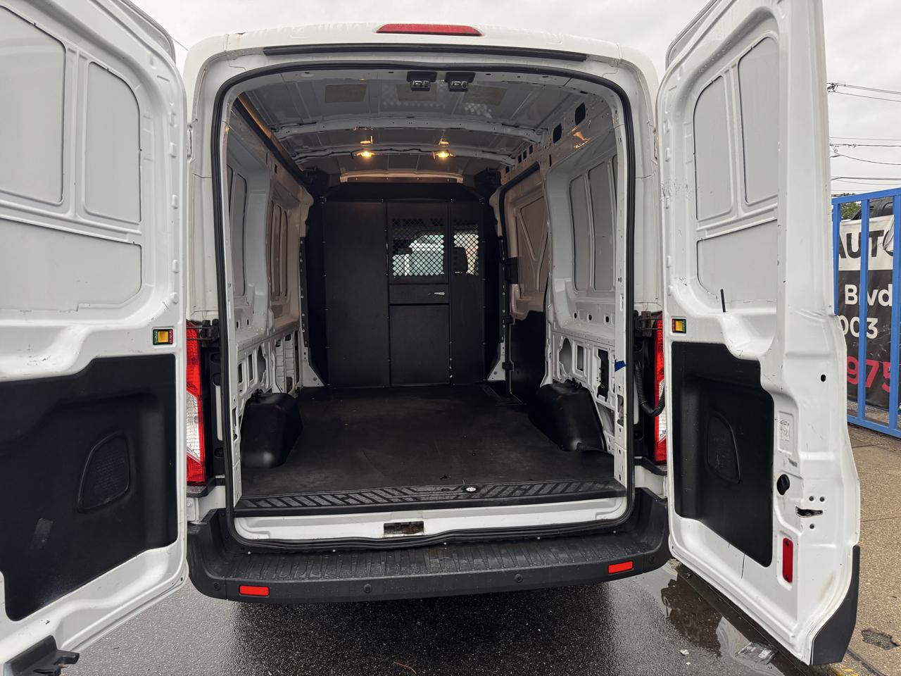 Ford Transit 250 Van Med. Roof w/Sliding Pass. 130-in. WB 2016