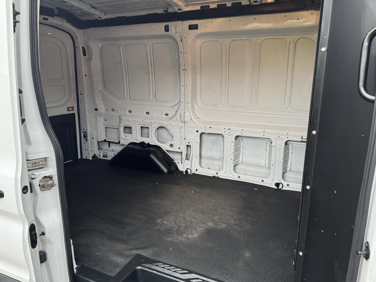 Ford Transit 250 Van Med. Roof w/Sliding Pass. 130-in. WB 2016