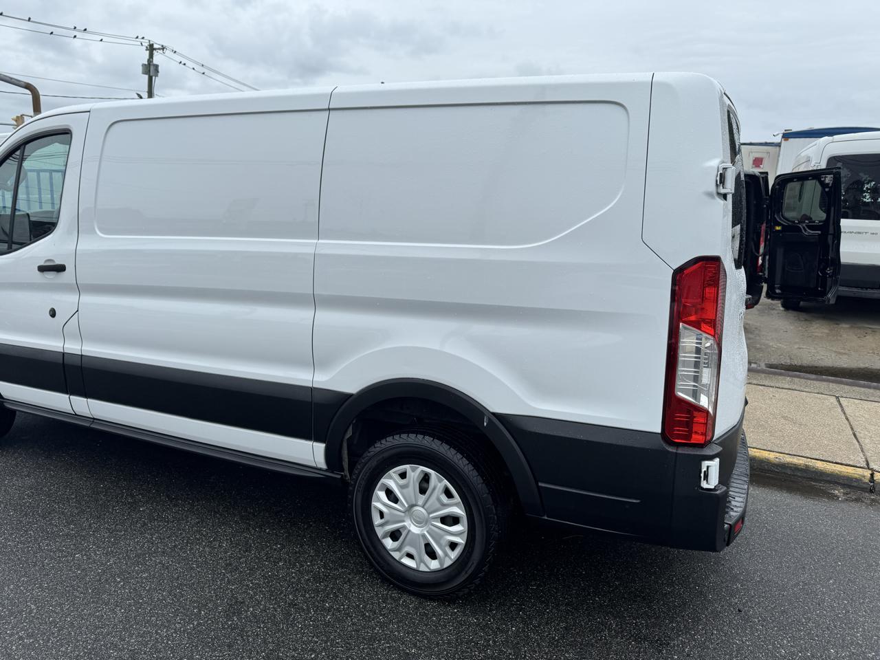 Ford Transit 250 Van 2023
