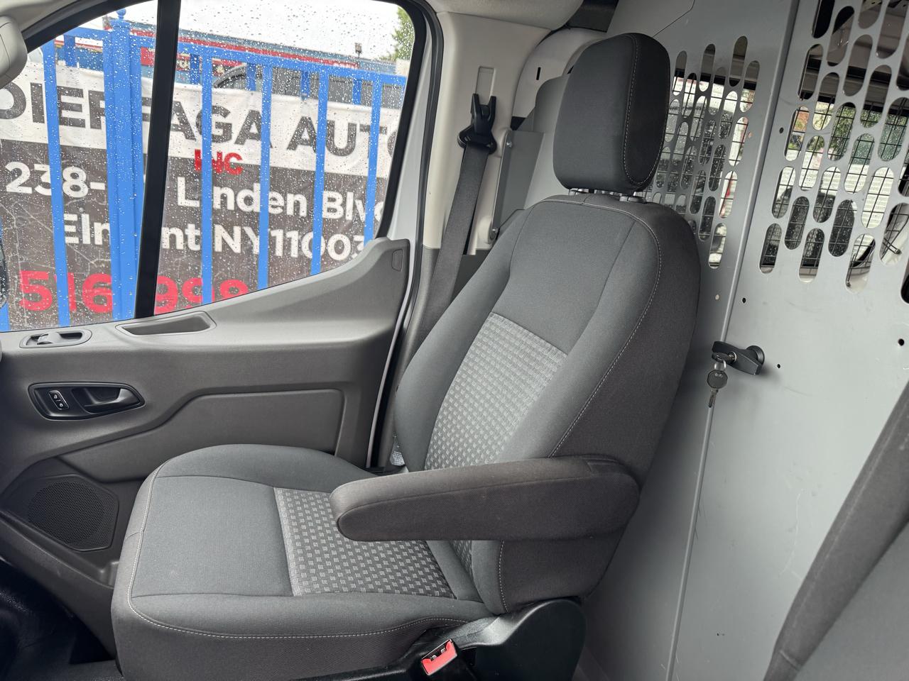 Ford Transit 250 Van 2023