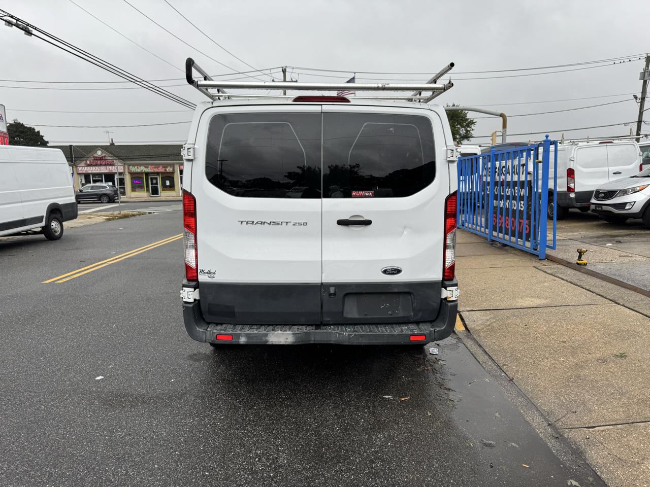 Ford Transit 250 Van Low Roof 60/40 Pass.130-in. WB 2016