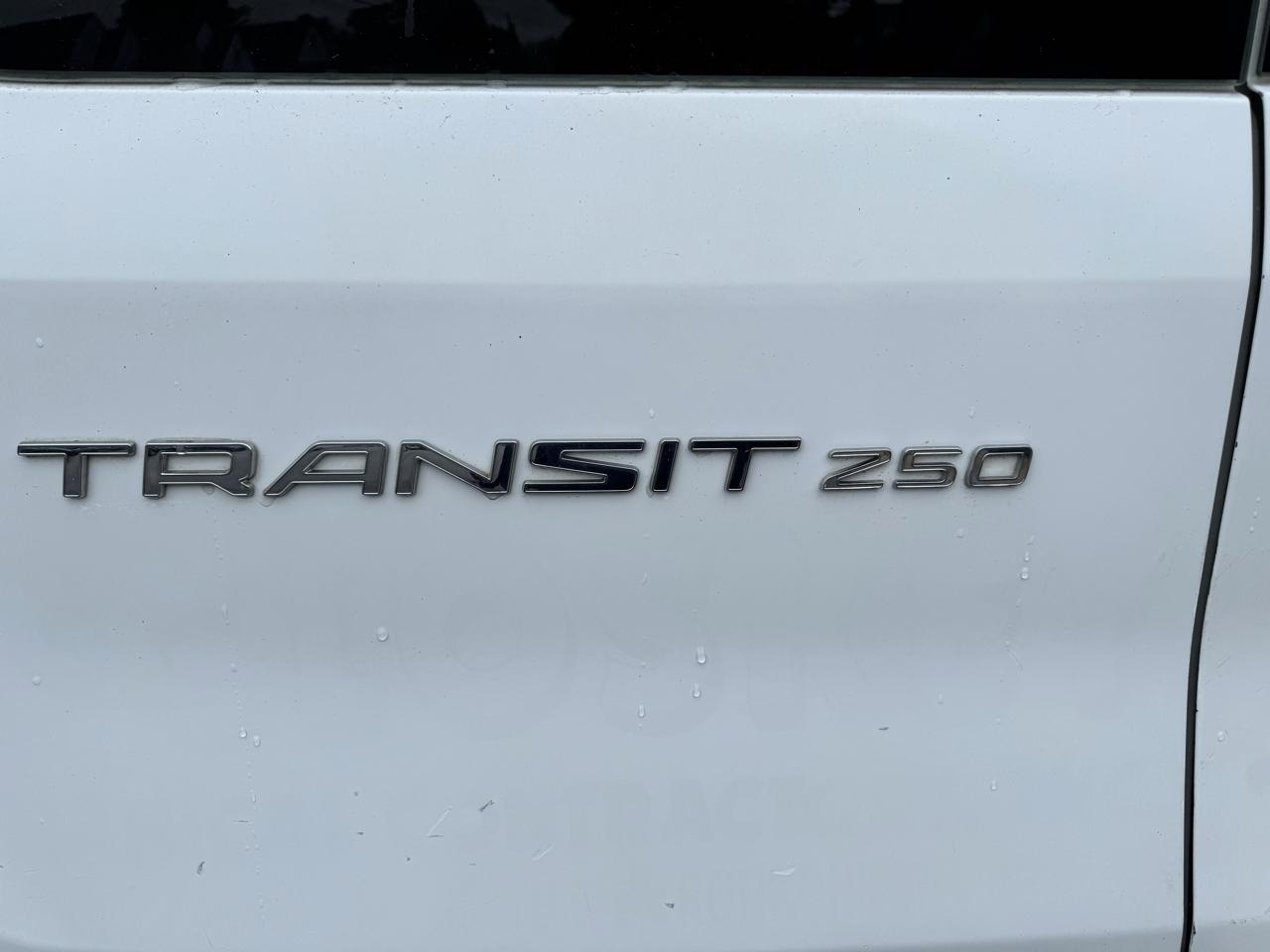 Ford Transit 250 Van Low Roof 60/40 Pass.130-in. WB 2016