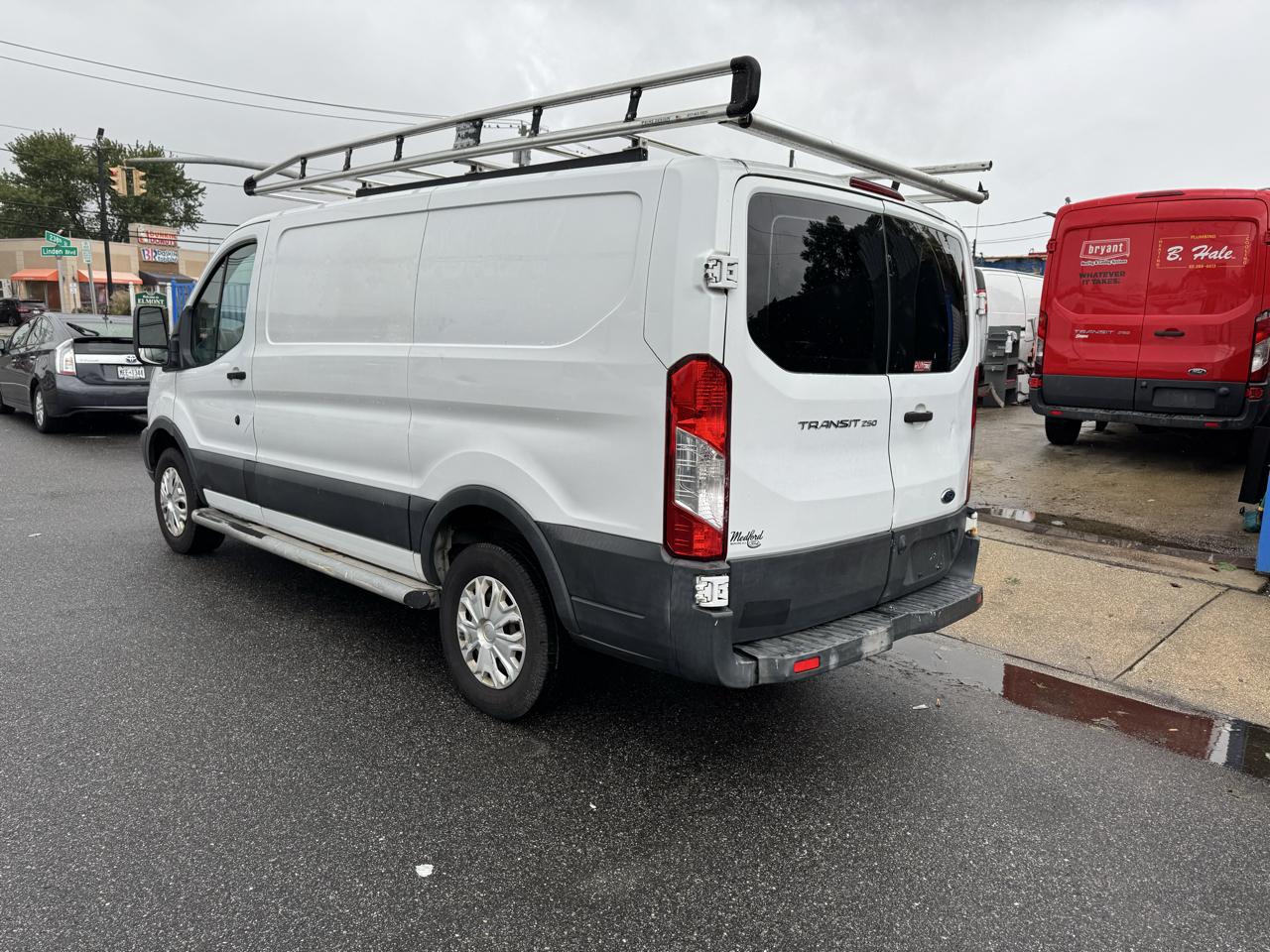 Ford Transit 250 Van Low Roof 60/40 Pass.130-in. WB 2016