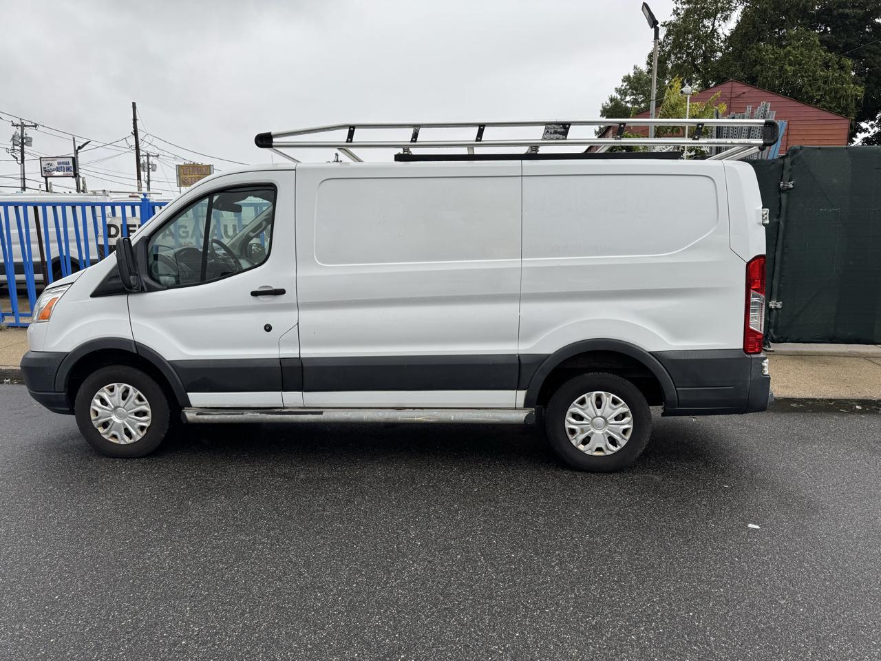 Ford Transit 250 Van Low Roof 60/40 Pass.130-in. WB 2016