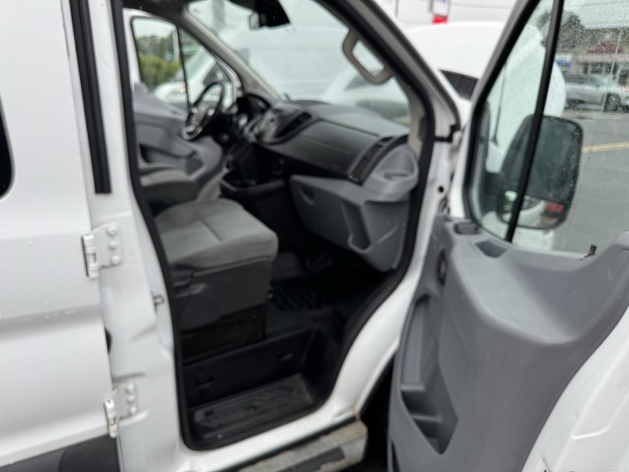 Ford Transit 250 Van Low Roof 60/40 Pass.130-in. WB 2016