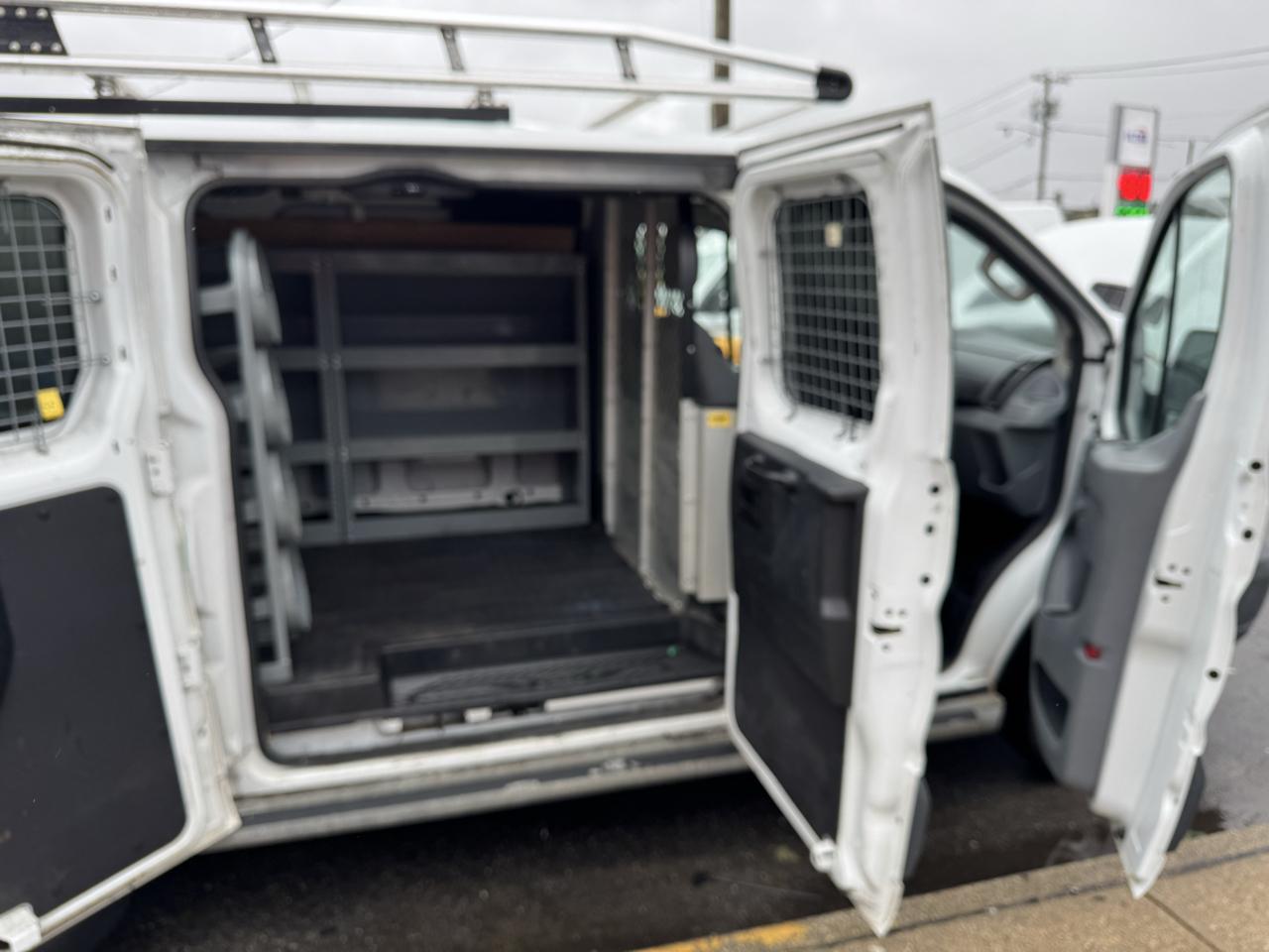 Ford Transit 250 Van Low Roof 60/40 Pass.130-in. WB 2016