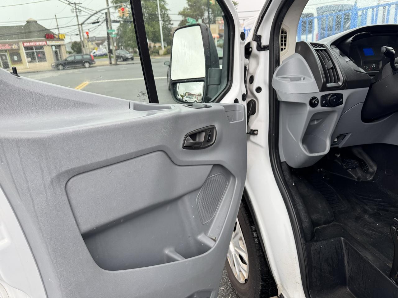 Ford Transit 250 Van Low Roof 60/40 Pass.130-in. WB 2016