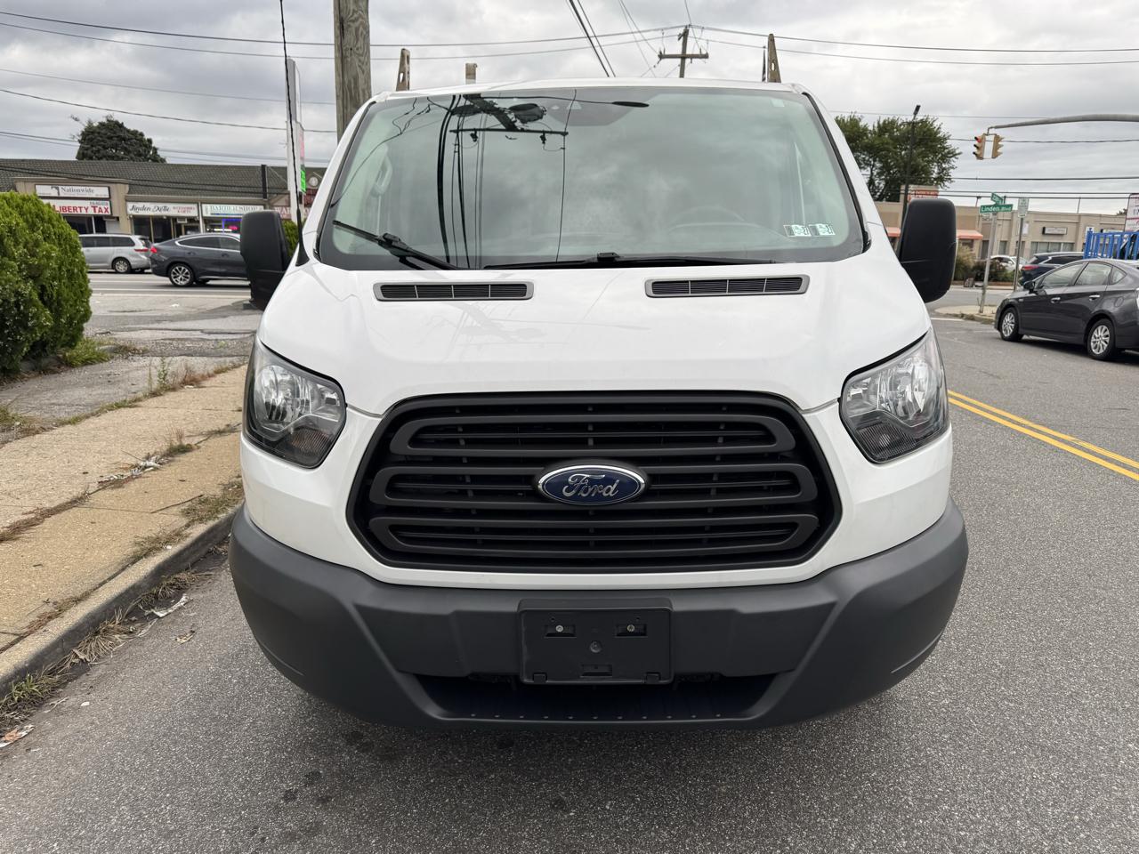 Ford Transit 250 Van Low Roof w/Sliding Pass. 130-in. WB 2018