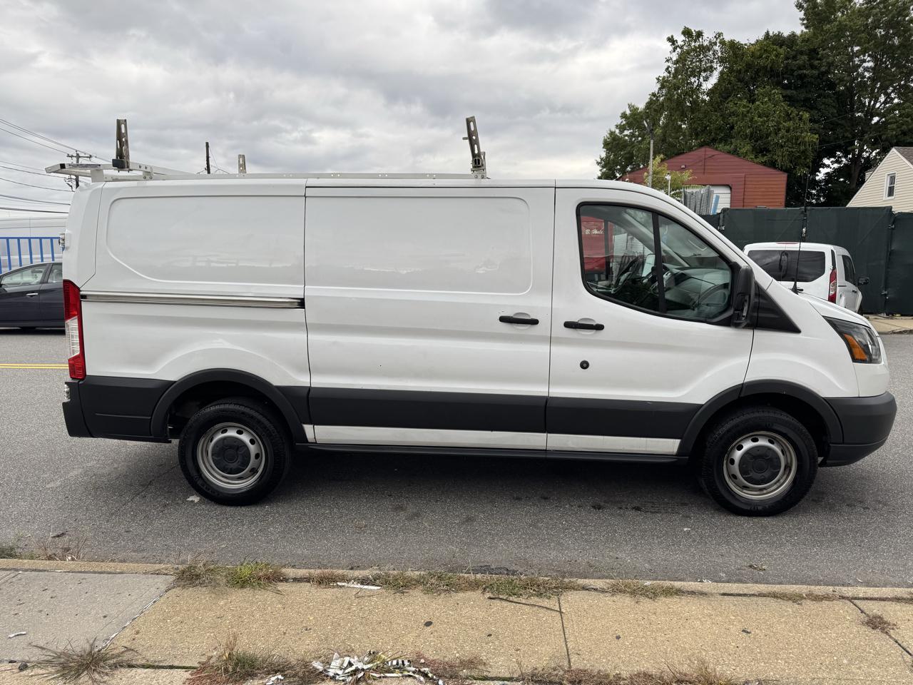 Ford Transit 250 Van Low Roof w/Sliding Pass. 130-in. WB 2018