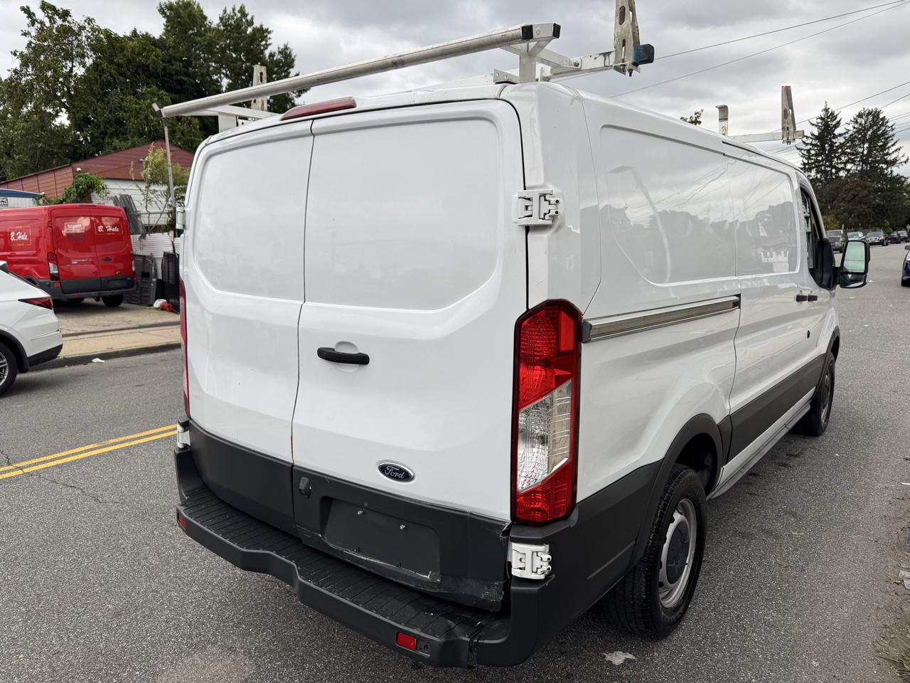 Ford Transit 250 Van Low Roof w/Sliding Pass. 130-in. WB 2018