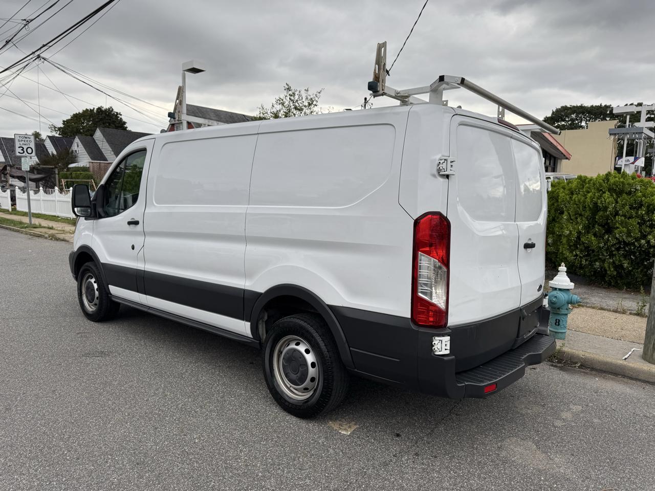 Ford Transit 250 Van Low Roof w/Sliding Pass. 130-in. WB 2018