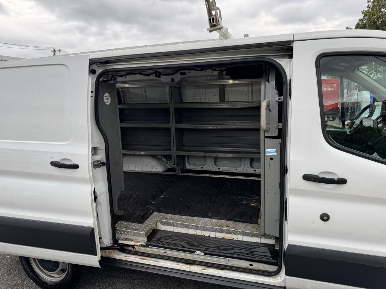 Ford Transit 250 Van Low Roof w/Sliding Pass. 130-in. WB 2018