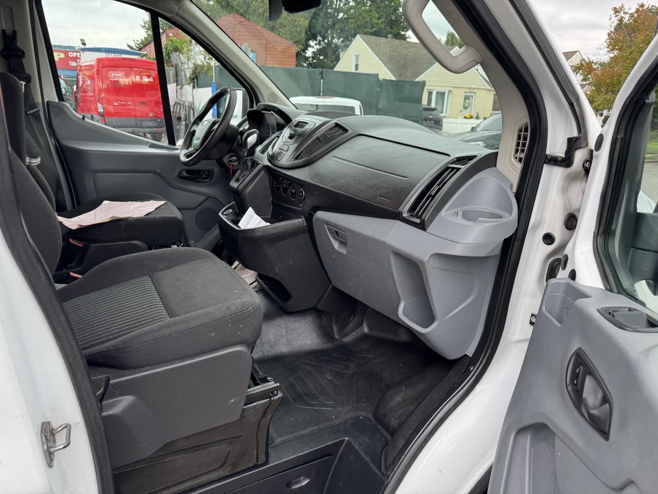 Ford Transit 250 Van Low Roof w/Sliding Pass. 130-in. WB 2018