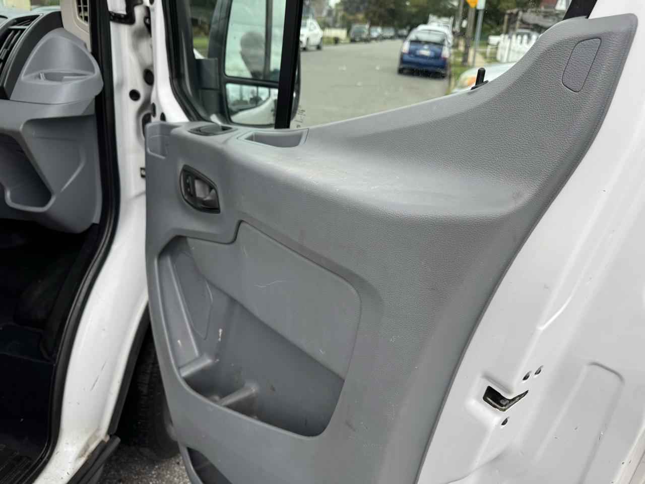 Ford Transit 250 Van Low Roof w/Sliding Pass. 130-in. WB 2018