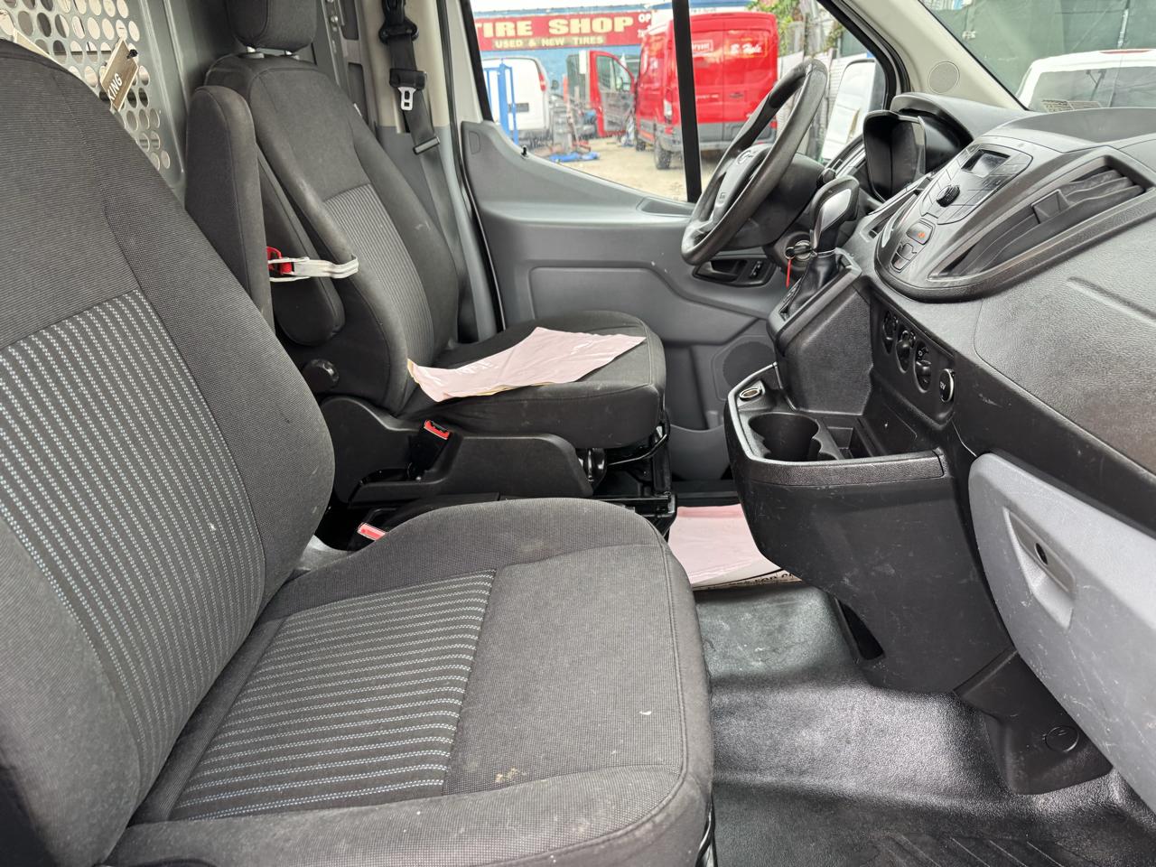 Ford Transit 250 Van Low Roof w/Sliding Pass. 130-in. WB 2018