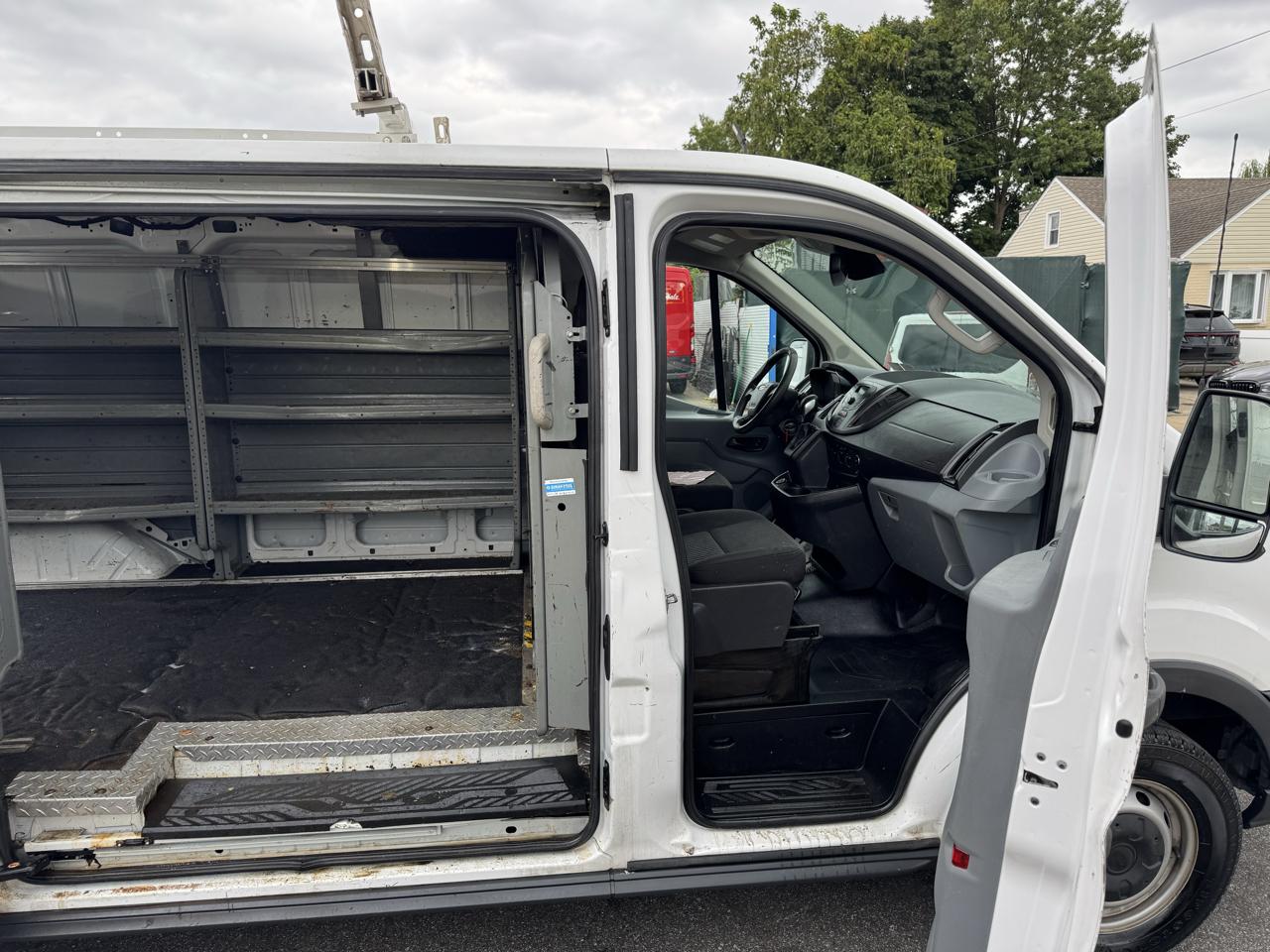 Ford Transit 250 Van Low Roof w/Sliding Pass. 130-in. WB 2018