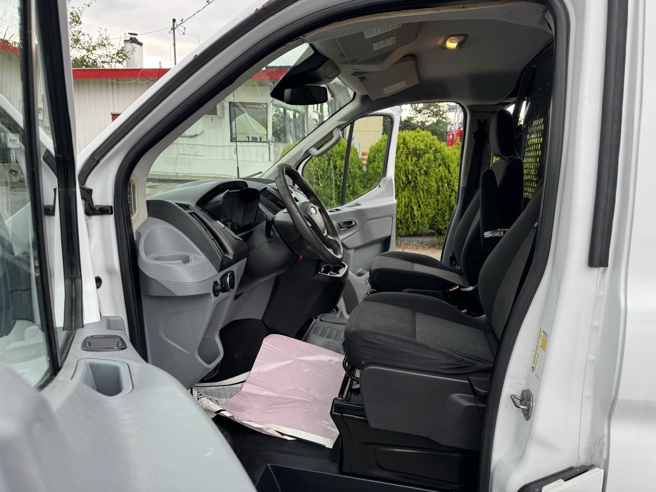 Ford Transit 250 Van Low Roof w/Sliding Pass. 130-in. WB 2018