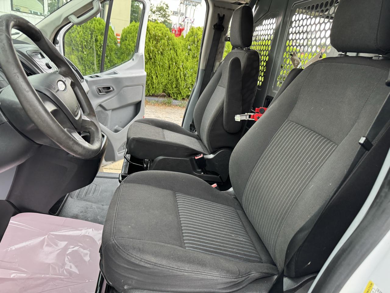 Ford Transit 250 Van Low Roof w/Sliding Pass. 130-in. WB 2018