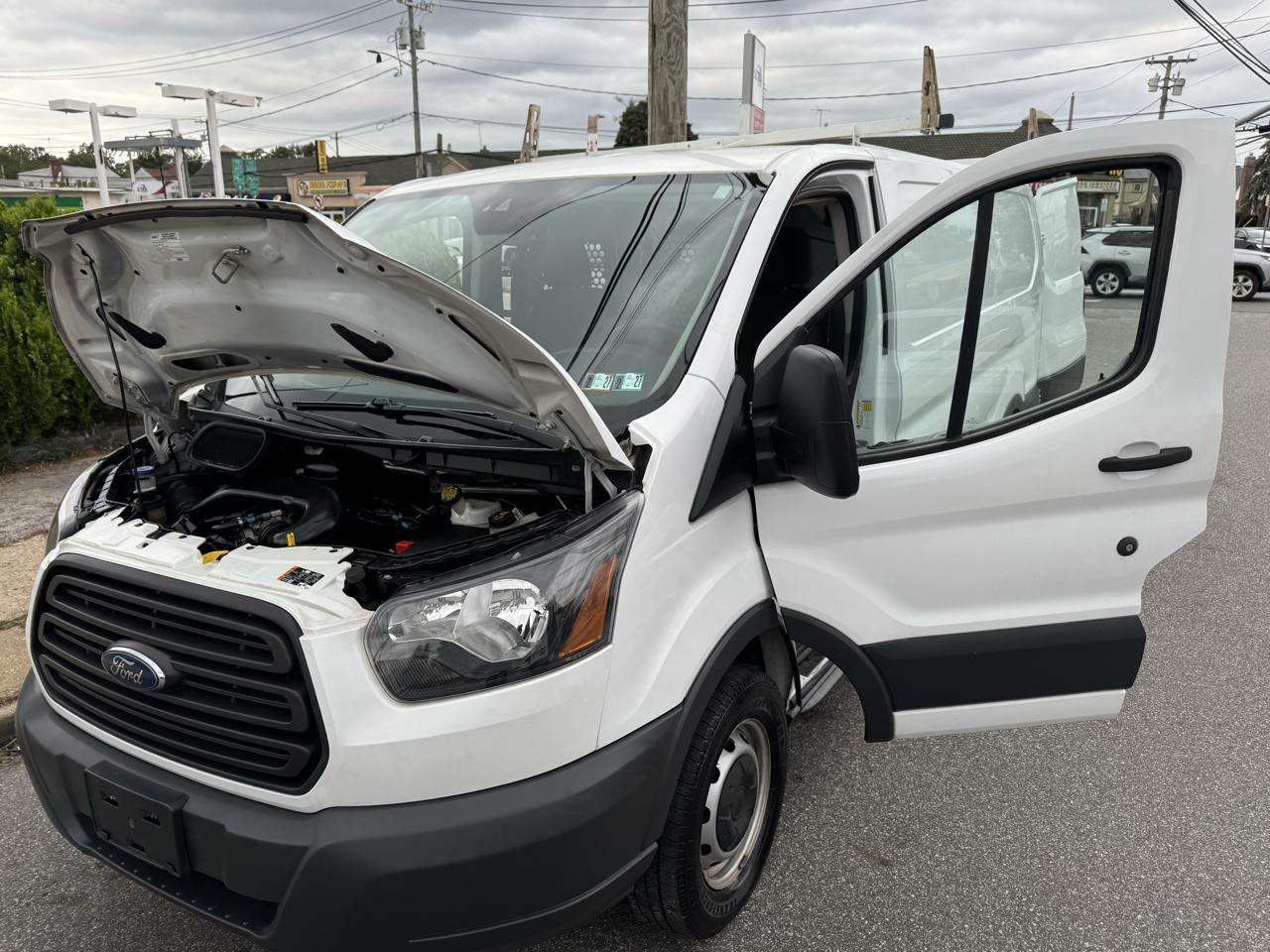 Ford Transit 250 Van Low Roof w/Sliding Pass. 130-in. WB 2018