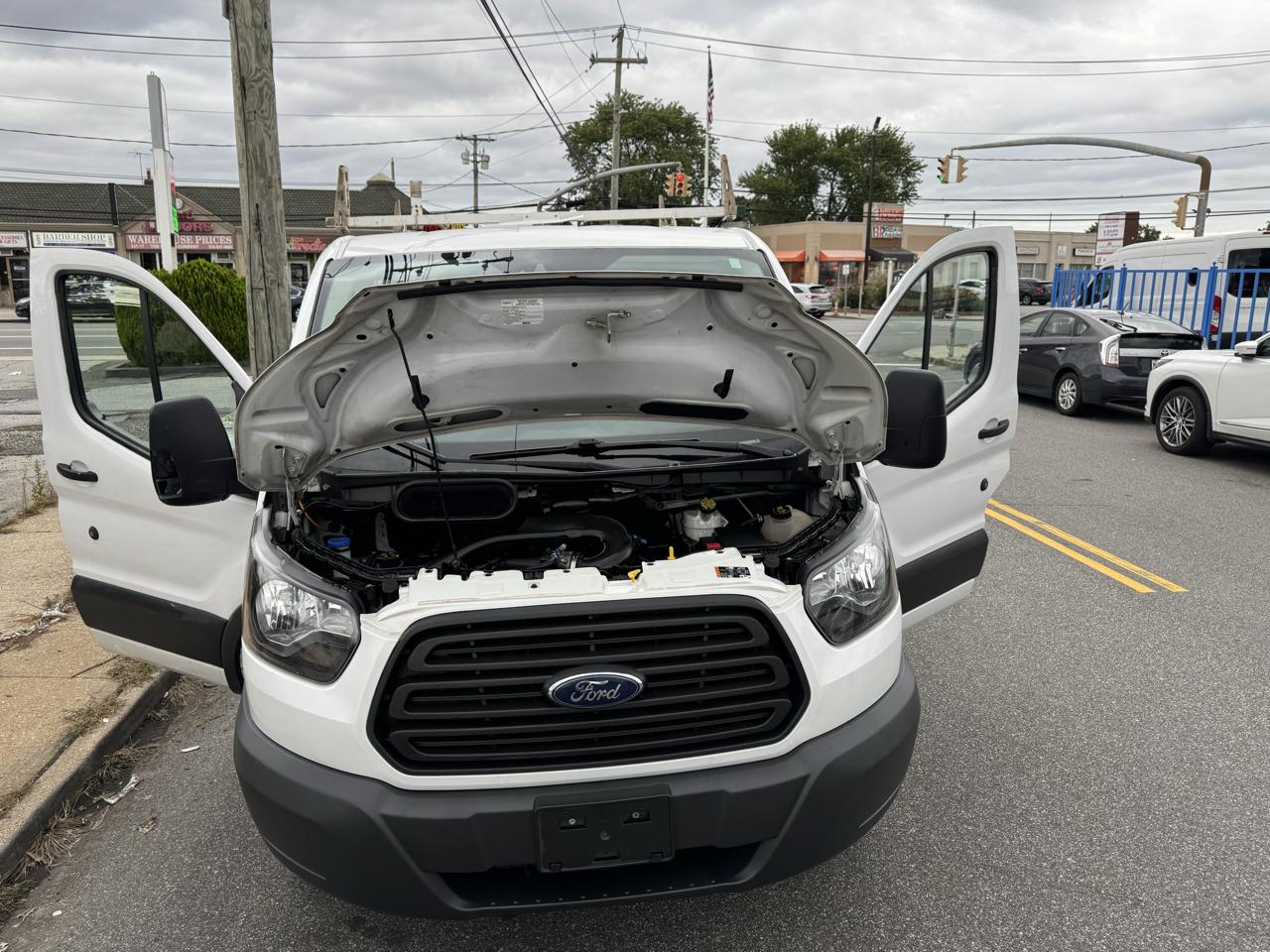 Ford Transit 250 Van Low Roof w/Sliding Pass. 130-in. WB 2018