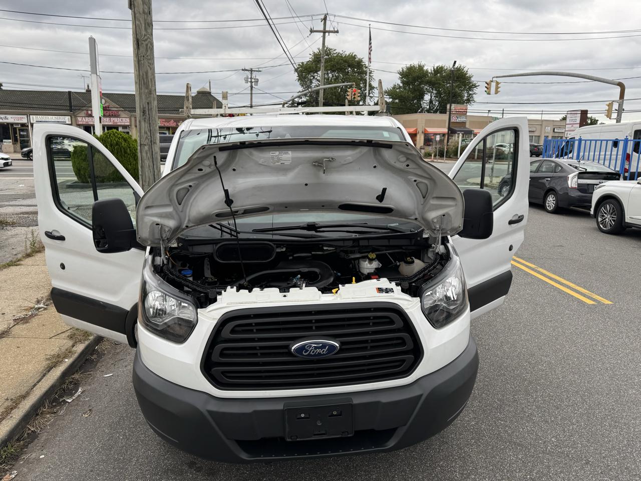 Ford Transit 250 Van Low Roof w/Sliding Pass. 130-in. WB 2018