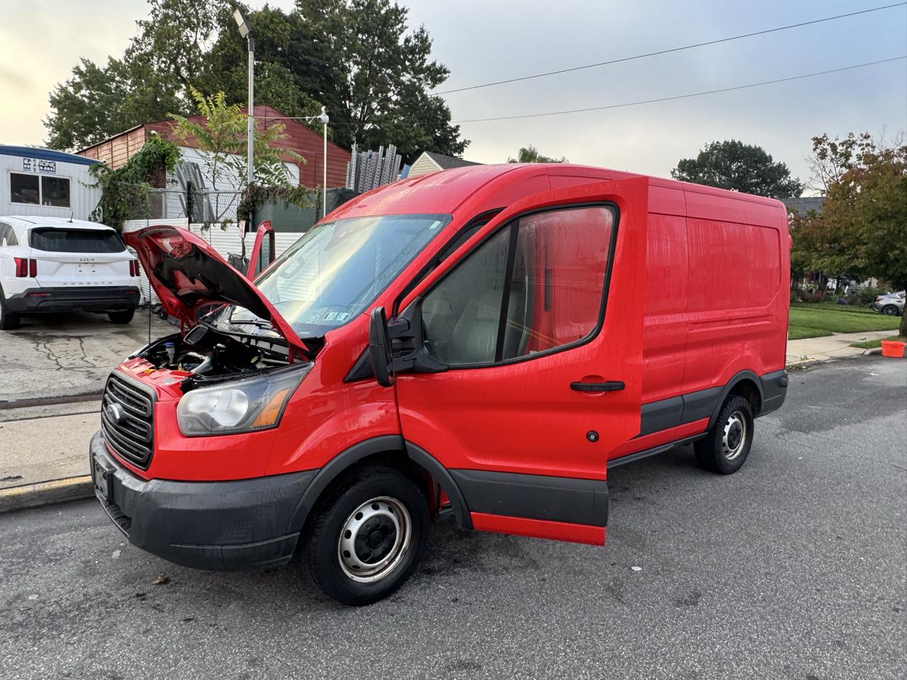 Ford Transit 250 Van Med. Roof w/Sliding Pass. 148-in. WB 2017