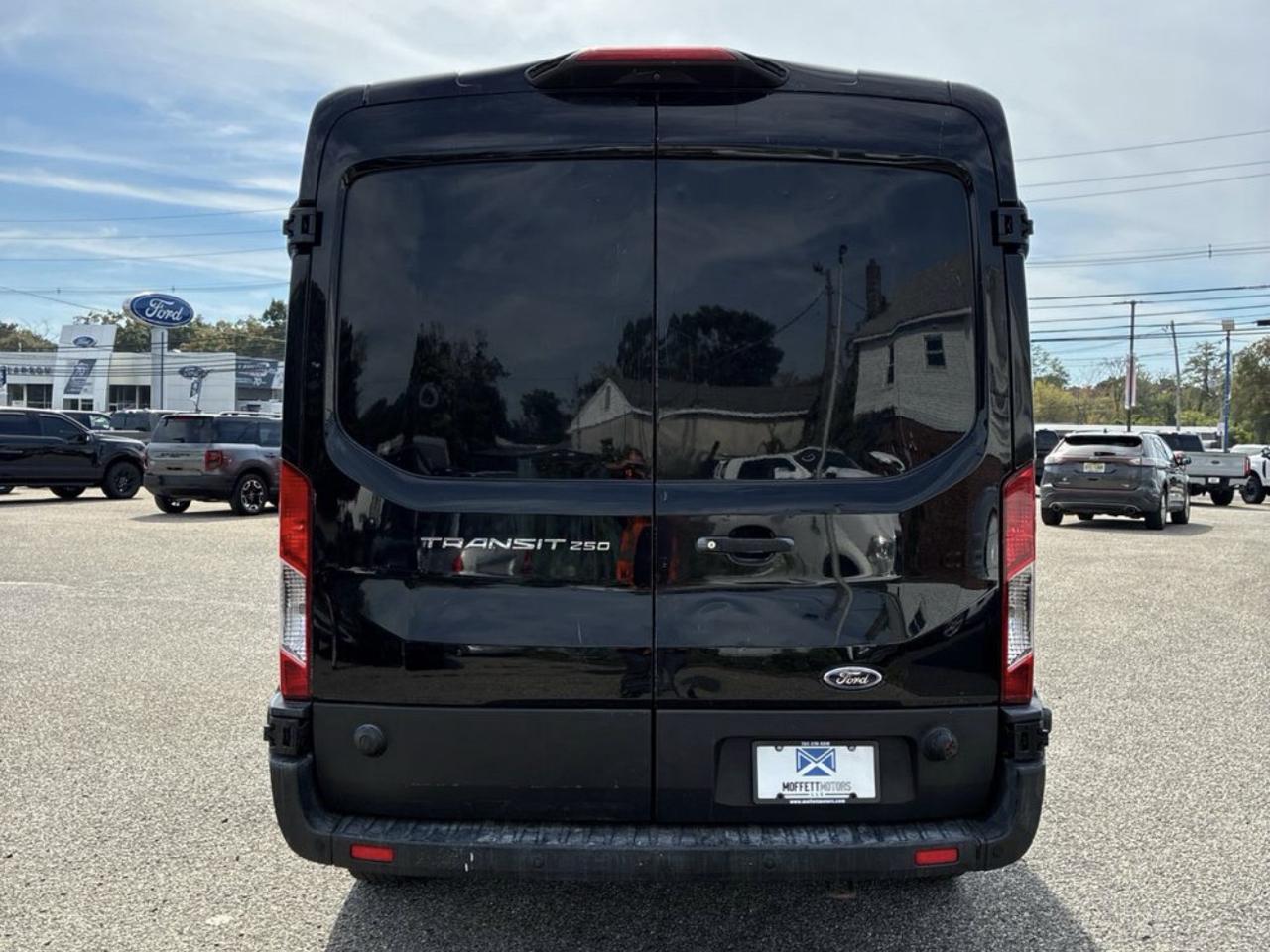 Ford Transit 250 Van Med. Roof w/Sliding Pass. 148-in. WB 2019