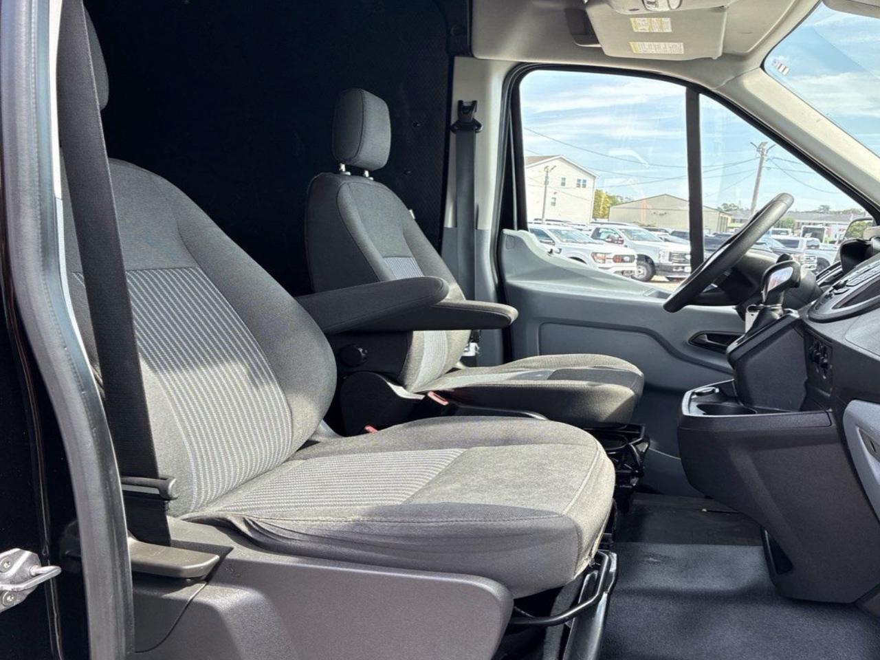 Ford Transit 250 Van Med. Roof w/Sliding Pass. 148-in. WB 2019