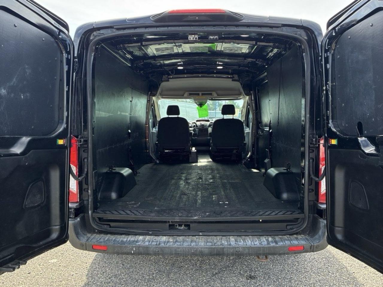 Ford Transit 250 Van Med. Roof w/Sliding Pass. 148-in. WB 2019