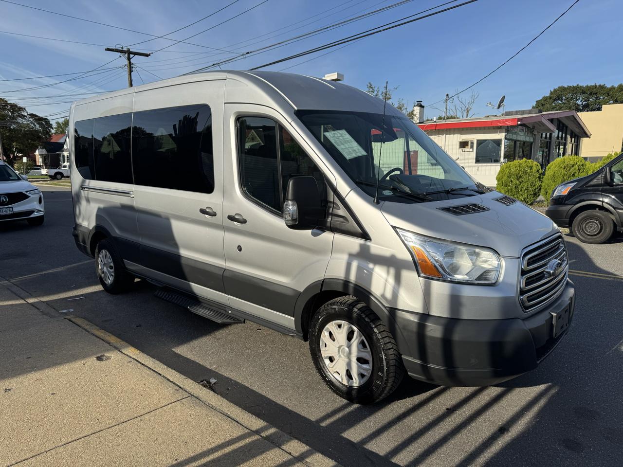 2016 Ford Transit 350 Wagon Med. Roof XL w/Sliding Pass. 148-in. WB