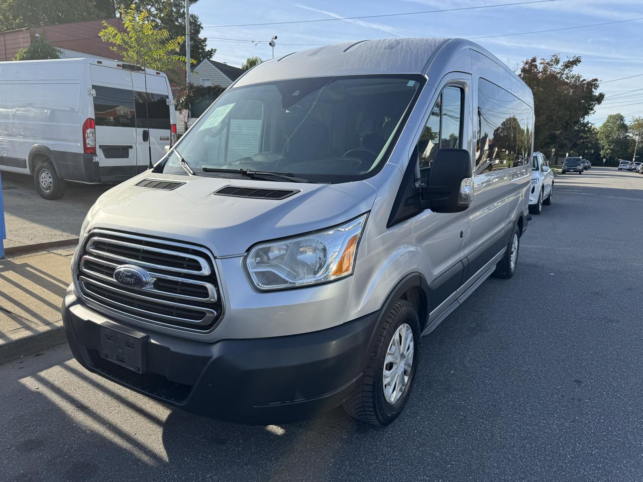 Ford Transit 350 Wagon Med. Roof XL w/Sliding Pass. 148-in. WB 2016