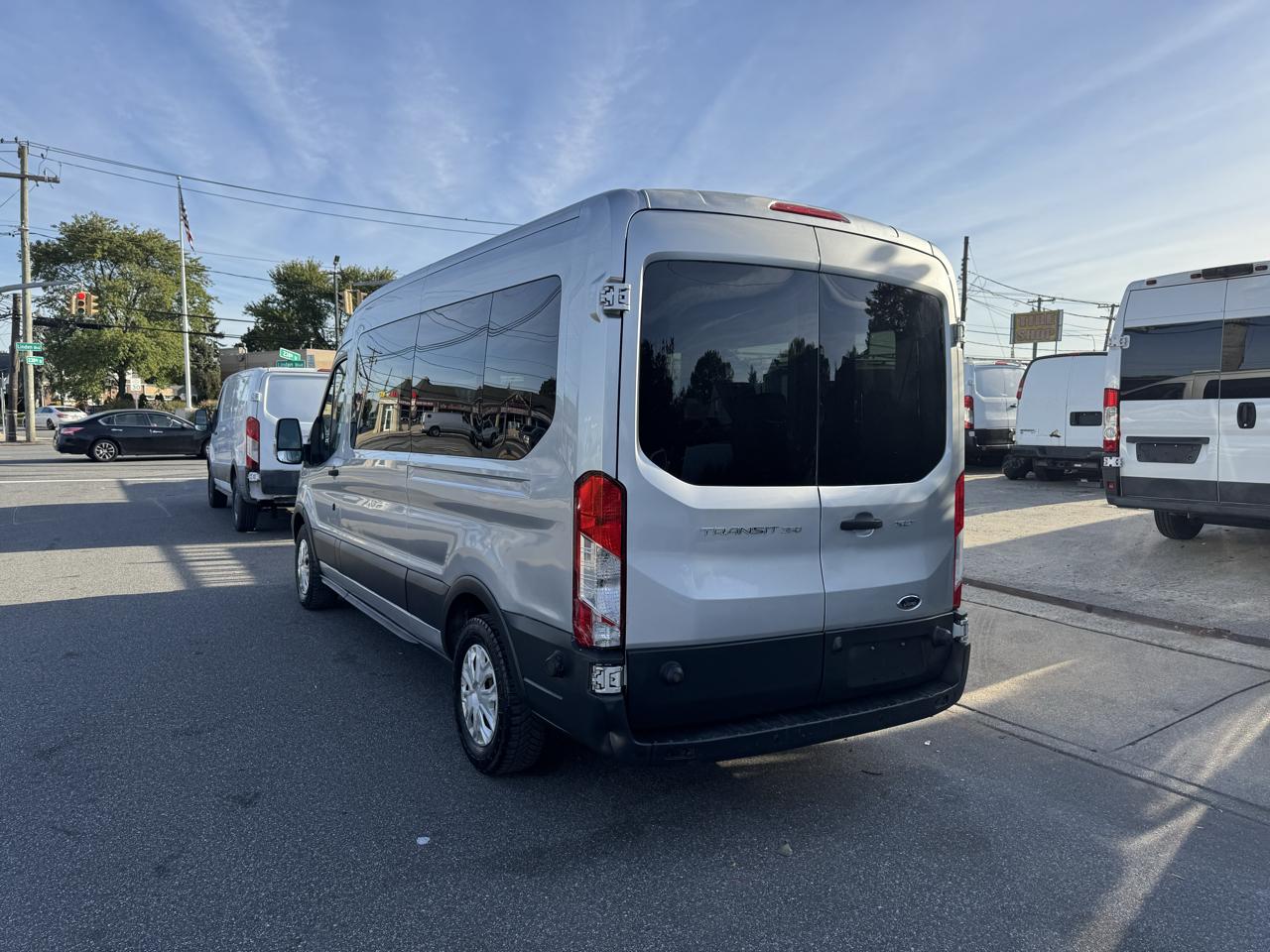 Ford Transit 350 Wagon Med. Roof XL w/Sliding Pass. 148-in. WB 2016