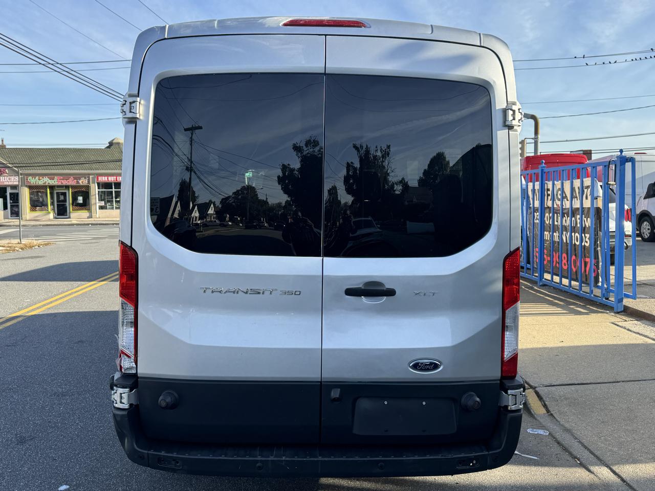 Ford Transit 350 Wagon Med. Roof XL w/Sliding Pass. 148-in. WB 2016