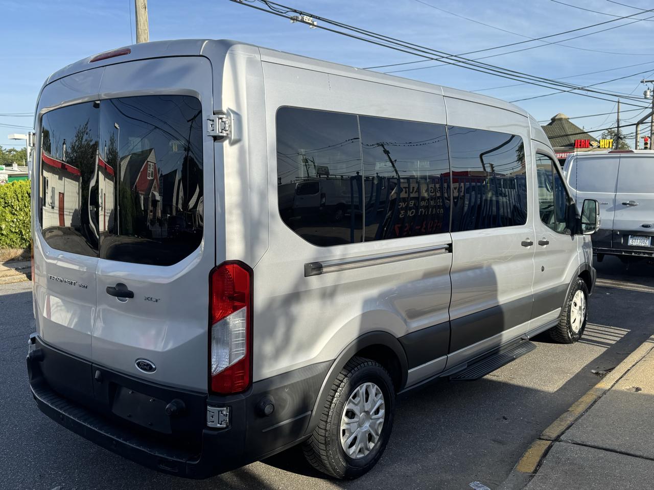 Ford Transit 350 Wagon Med. Roof XL w/Sliding Pass. 148-in. WB 2016