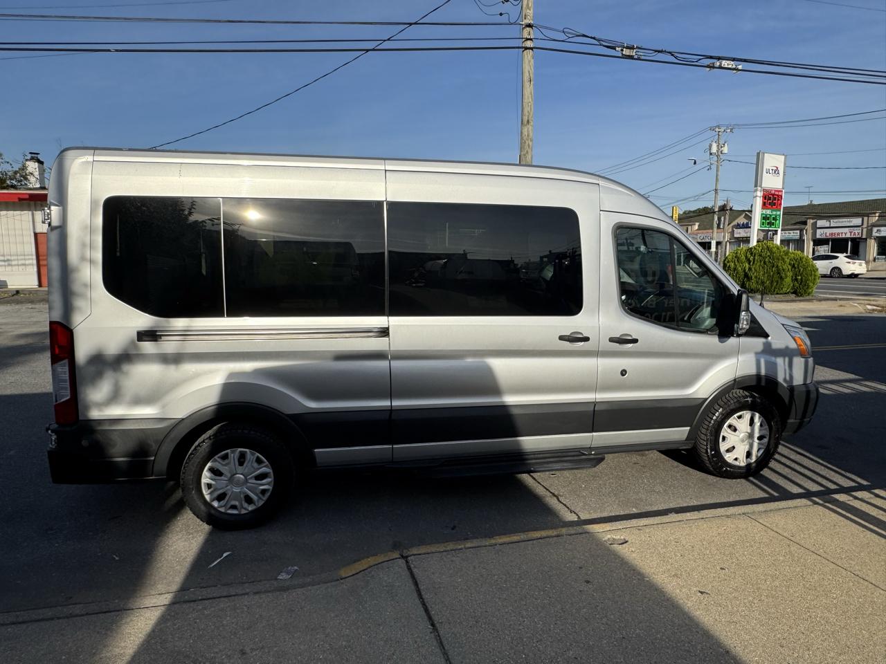 Ford Transit 350 Wagon Med. Roof XL w/Sliding Pass. 148-in. WB 2016
