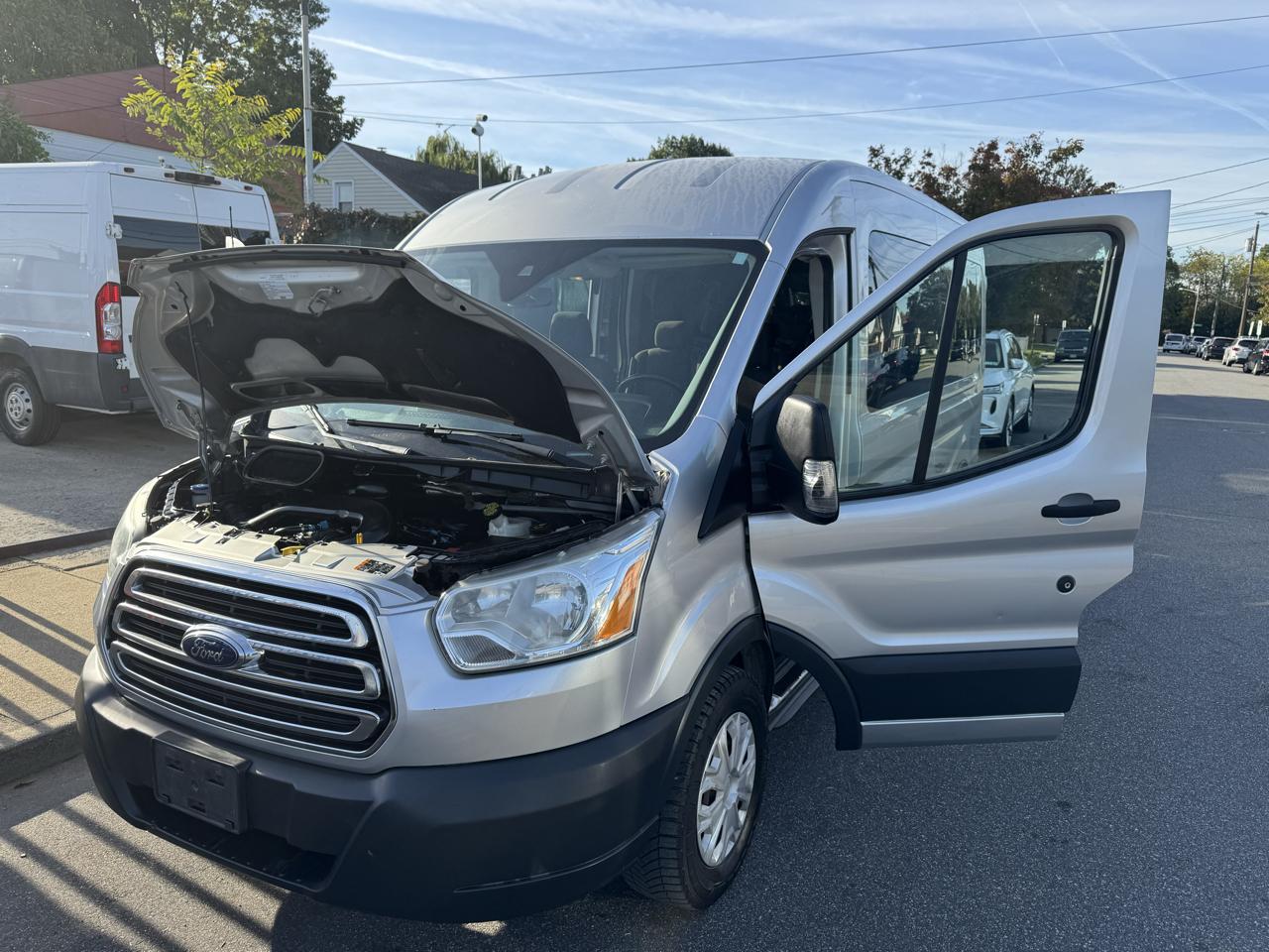 Ford Transit 350 Wagon Med. Roof XL w/Sliding Pass. 148-in. WB 2016