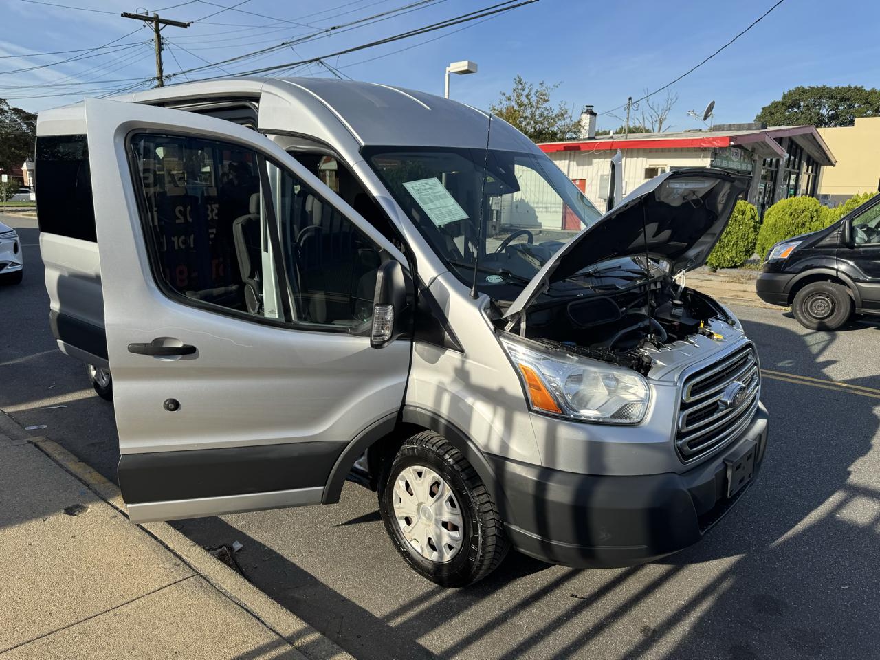 Ford Transit 350 Wagon Med. Roof XL w/Sliding Pass. 148-in. WB 2016