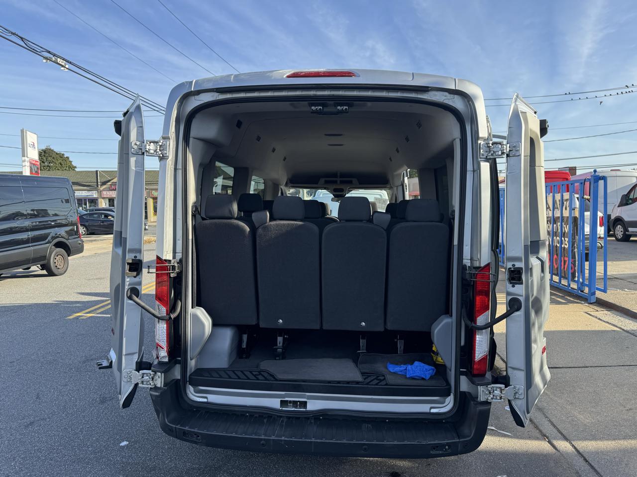 Ford Transit 350 Wagon Med. Roof XL w/Sliding Pass. 148-in. WB 2016
