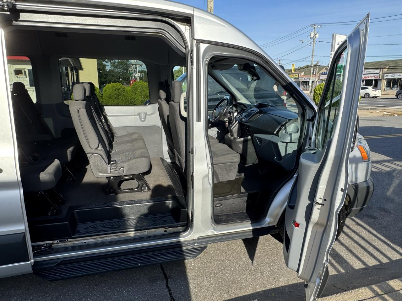 Ford Transit 350 Wagon Med. Roof XL w/Sliding Pass. 148-in. WB 2016