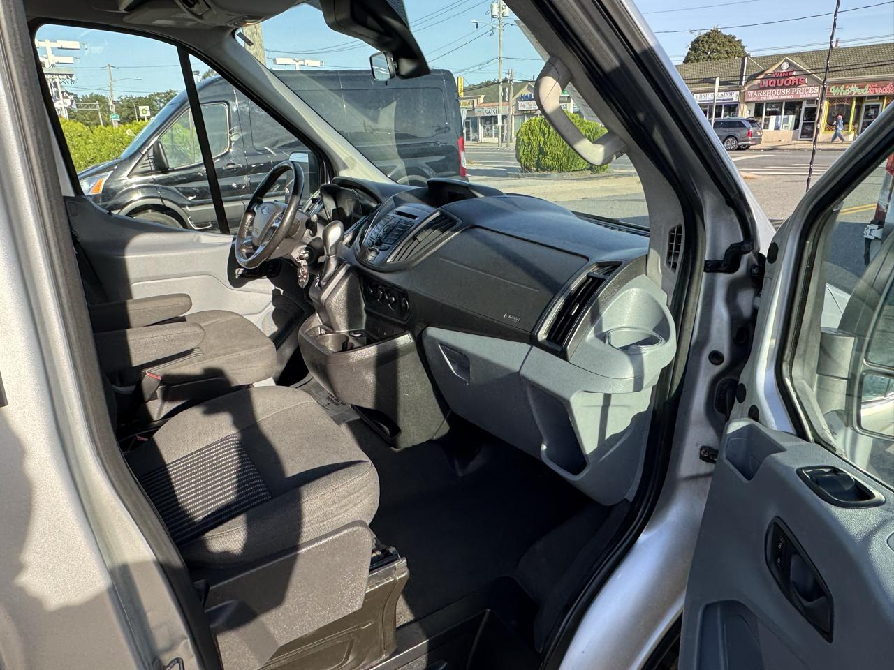 Ford Transit 350 Wagon Med. Roof XL w/Sliding Pass. 148-in. WB 2016
