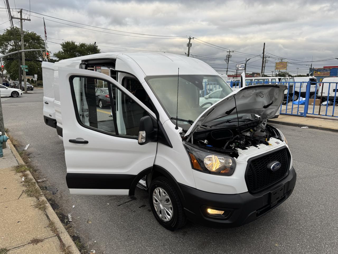 Ford Transit 250 Van Med. Roof w/Sliding Pass. 130-in. WB 2021