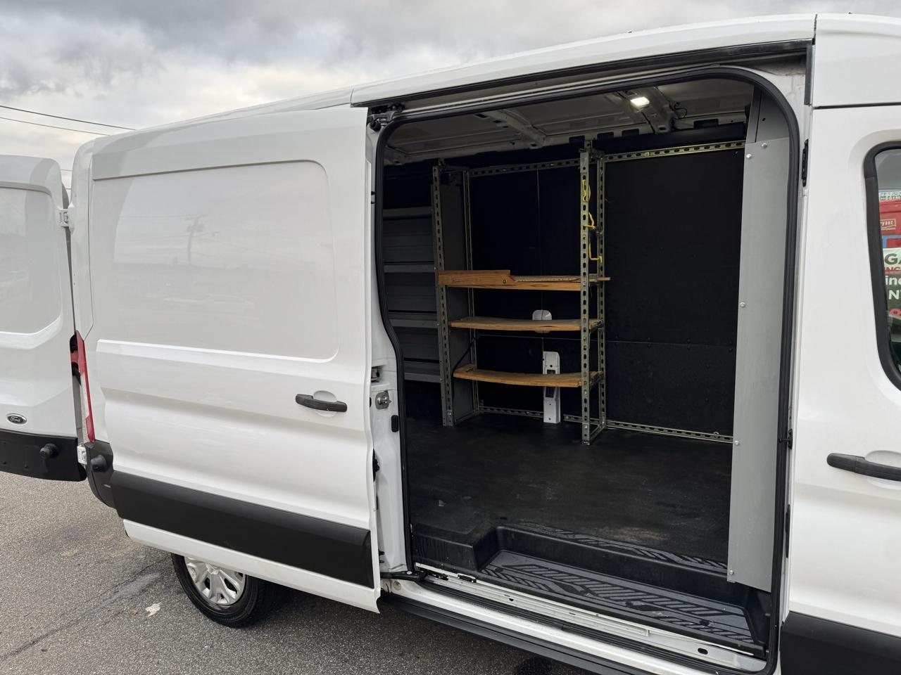 Ford Transit 250 Van Med. Roof w/Sliding Pass. 130-in. WB 2021