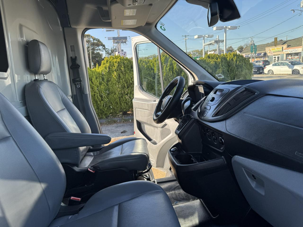 Ford Transit 150 Van Med. Roof w/Sliding Pass. 148-in. WB 2019