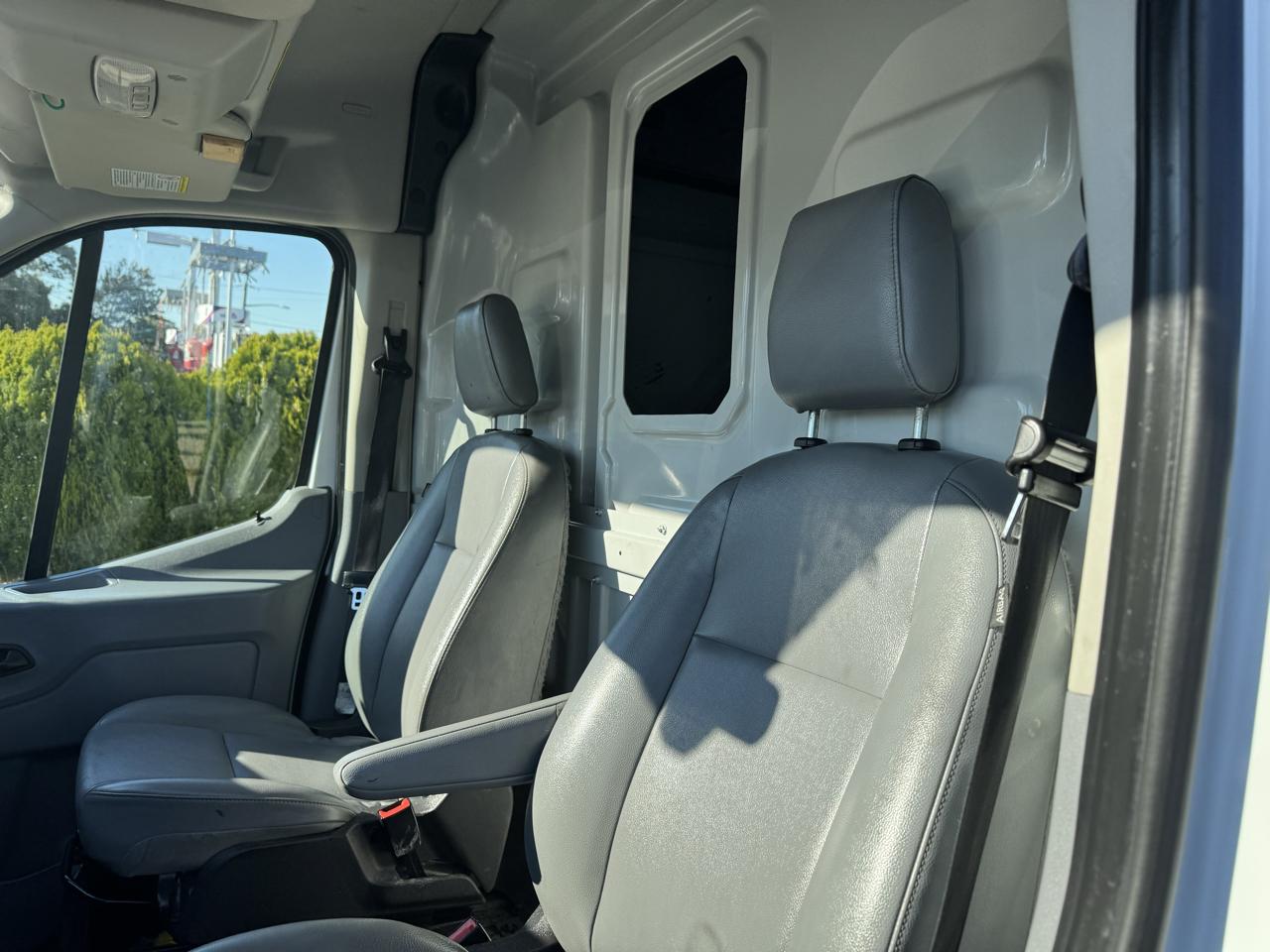 Ford Transit 150 Van Med. Roof w/Sliding Pass. 148-in. WB 2019