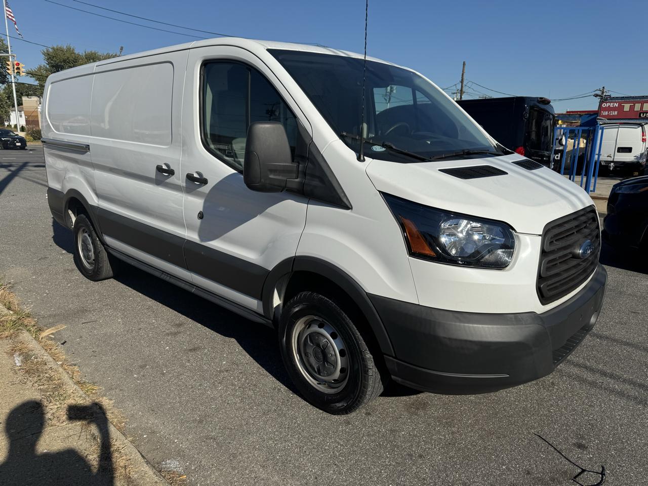 Ford Transit 250 Van Low Roof w/Sliding Pass. 130-in. WB 2016