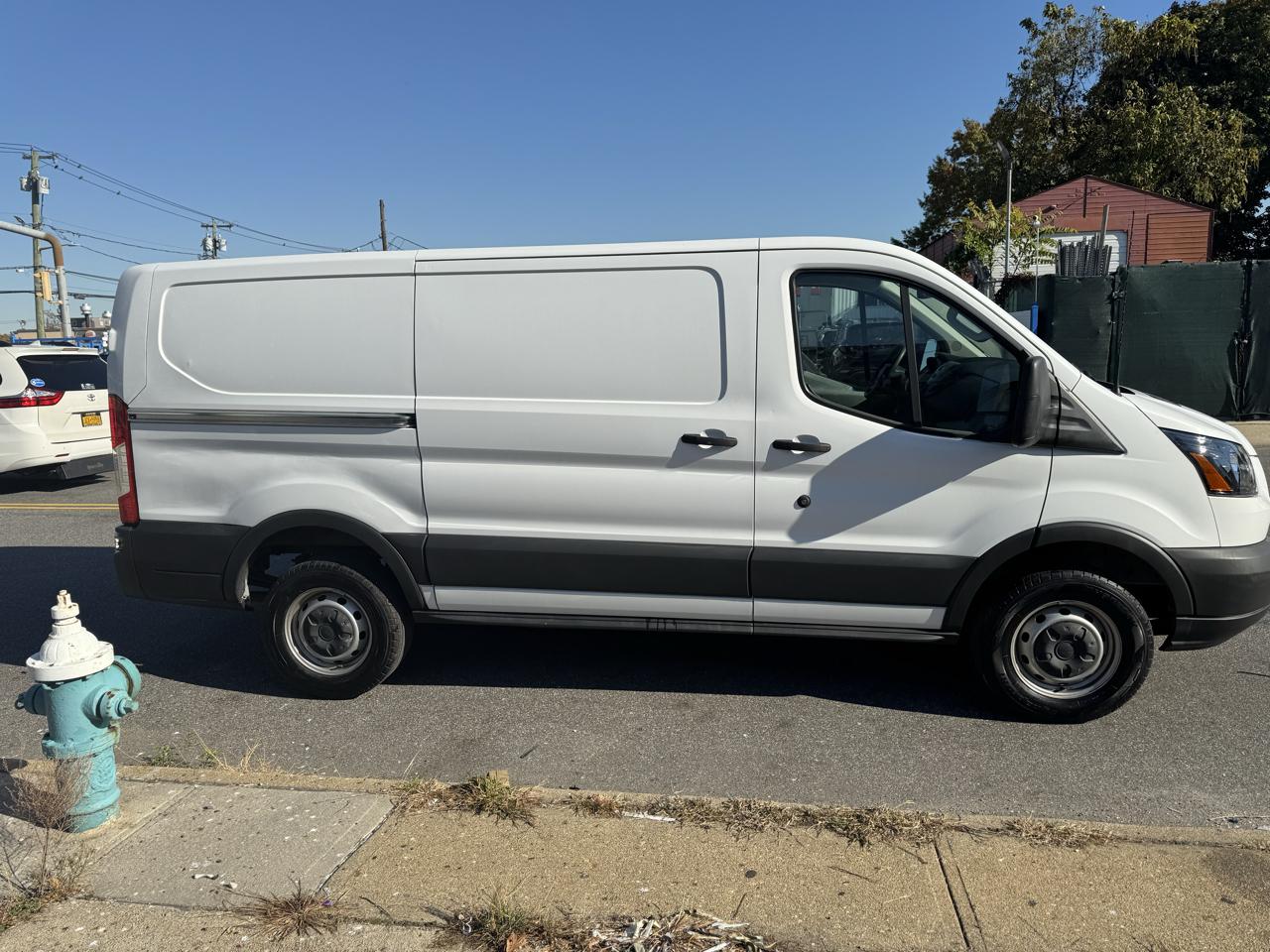 Ford Transit 250 Van Low Roof w/Sliding Pass. 130-in. WB 2016
