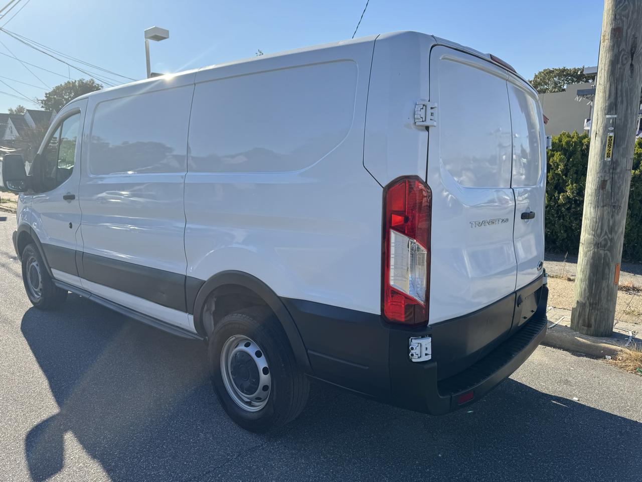 Ford Transit 250 Van Low Roof w/Sliding Pass. 130-in. WB 2016
