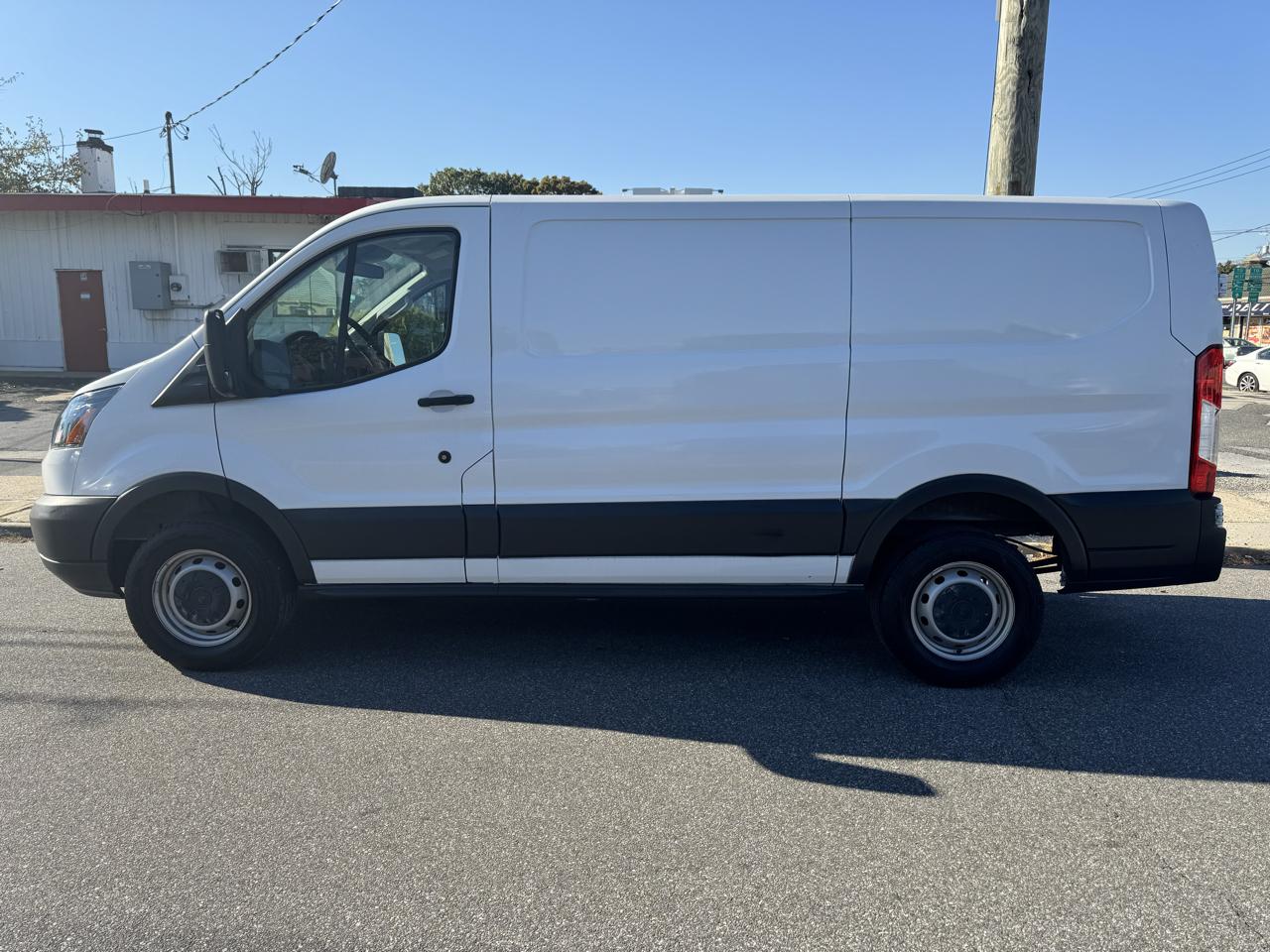 Ford Transit 250 Van Low Roof w/Sliding Pass. 130-in. WB 2016